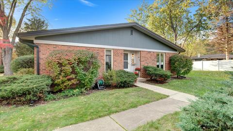 3 Tuileries Pl, Elgin, IL 60123 photo 1