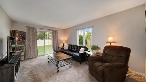 3 Tuileries Pl, Elgin, IL 60123 photo 4