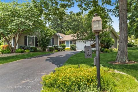 6 Oak Creek Rd, Rolling Meadows, IL 60008 photo 2