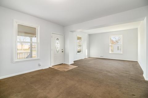 301 Edwards Ave, East Dundee, IL 60118 photo 3