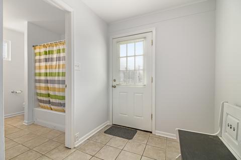 301 Edwards Ave, East Dundee, IL 60118 photo 12