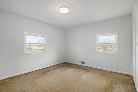 301 Edwards Ave, East Dundee, IL 60118 photo 17