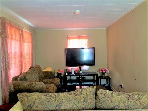473 Park St, Elgin, IL 60120 photo 2