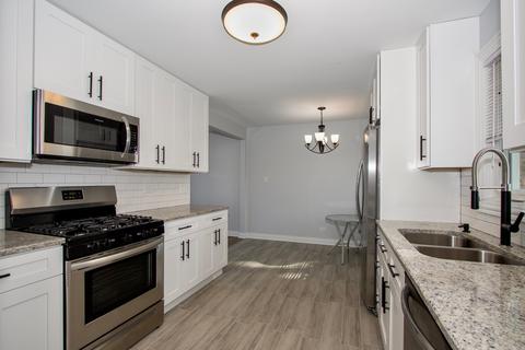 7927 W 73rd Pl, Bridgeview, IL 60455 photo 9