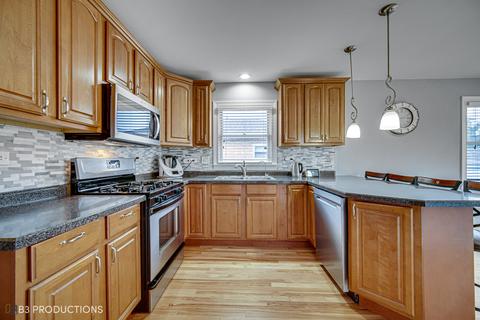 8025 Mcvicker Ave, Burbank, IL 60459 photo 2