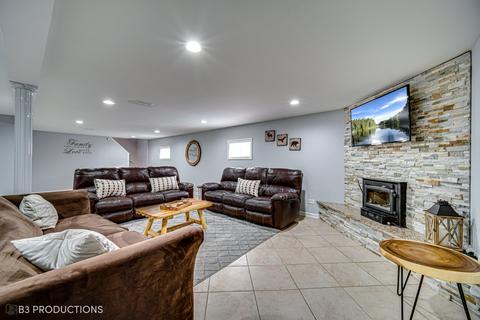 8025 Mcvicker Ave, Burbank, IL 60459 photo 3