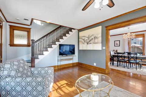 601 S Wheaton Ave, Wheaton, IL 60187 photo 3