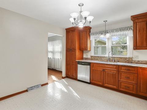 1260 Reckinger Rd, Aurora, IL 60505 photo 6