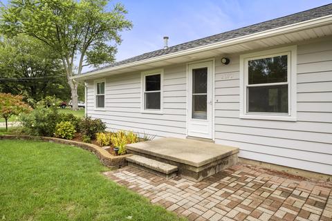 2070 E Old Pine Bluff Rd, Morris, IL 60450 photo 2