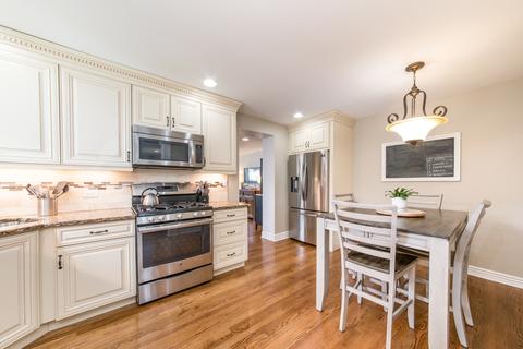 2102 Halsey Dr, Des Plaines, IL 60018 photo 5