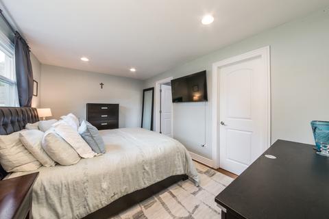 2102 Halsey Dr, Des Plaines, IL 60018 photo 10