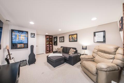 2102 Halsey Dr, Des Plaines, IL 60018 photo 16
