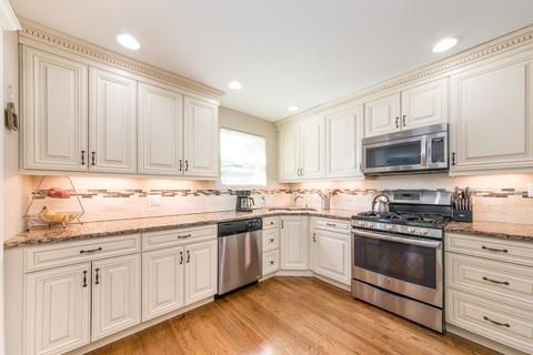 2102 Halsey Dr, Des Plaines, IL 60018 photo 6