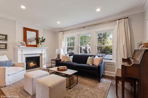 2110 Forestview Rd, Evanston, IL 60201 photo 2