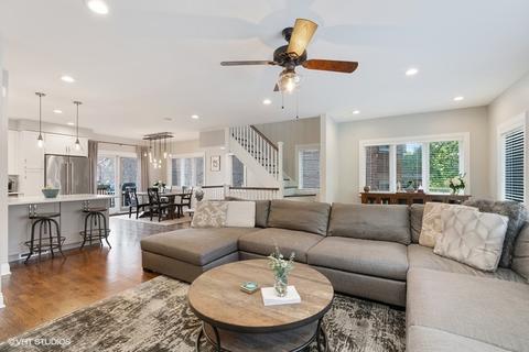 2307 W Thomas St, Chicago, IL 60622 photo 5