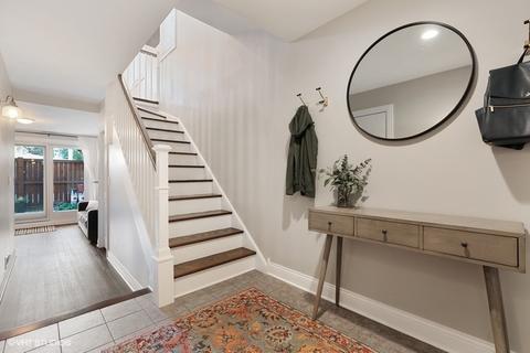 2307 W Thomas St, Chicago, IL 60622 photo 2