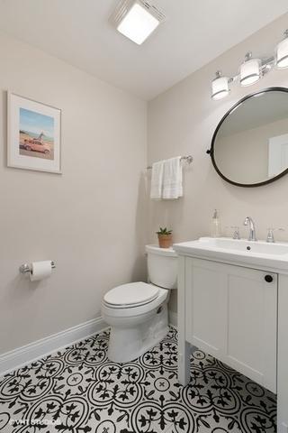 2307 W Thomas St, Chicago, IL 60622 photo 11