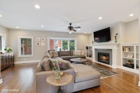 2307 W Thomas St, Chicago, IL 60622 photo 3