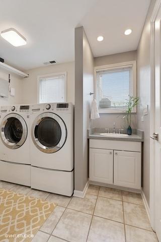 2307 W Thomas St, Chicago, IL 60622 photo 18