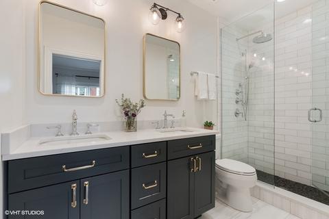 2307 W Thomas St, Chicago, IL 60622 photo 13