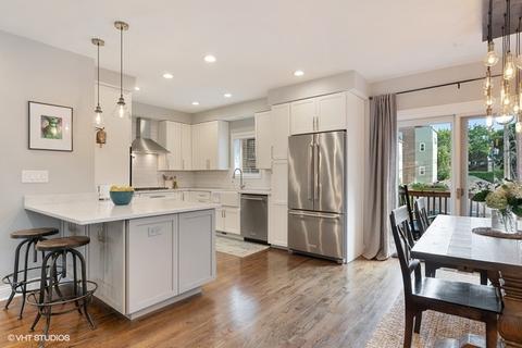 2307 W Thomas St, Chicago, IL 60622 photo 7