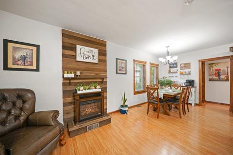 412 Bangs St, Aurora, IL 60505 photo 4