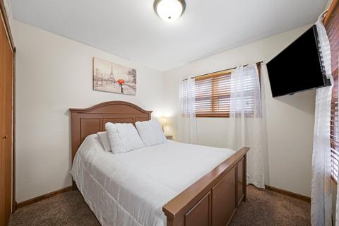 412 Bangs St, Aurora, IL 60505 photo 7