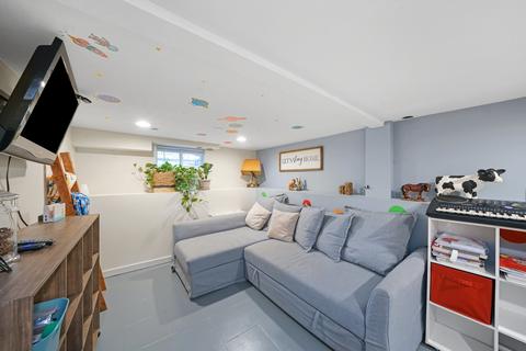 412 Bangs St, Aurora, IL 60505 photo 11
