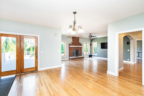 2759 Maple St, Des Plaines, IL 60018 photo 2