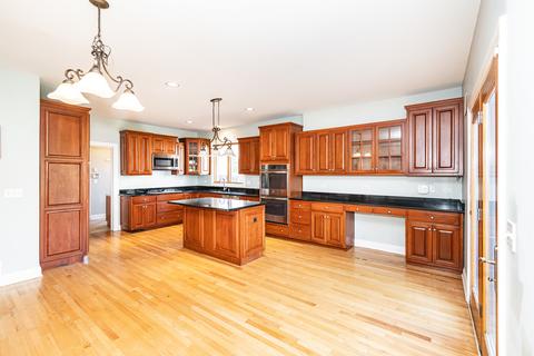 2759 Maple St, Des Plaines, IL 60018 photo 3