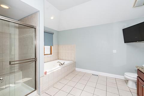 2759 Maple St, Des Plaines, IL 60018 photo 9