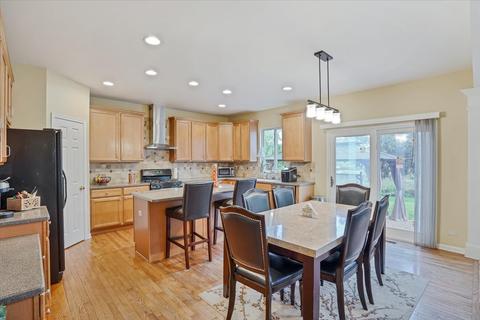 8 Benton Ct, Algonquin, IL 60102 photo 12