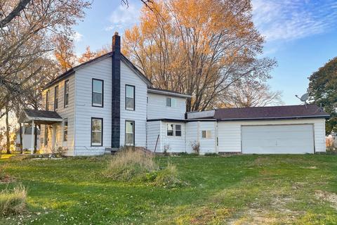 1614 W Townline Rd, Leaf River, IL 61047 photo 2