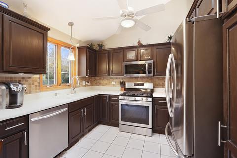 281 Hillcrest Ln, Steger, IL 60475 photo 5