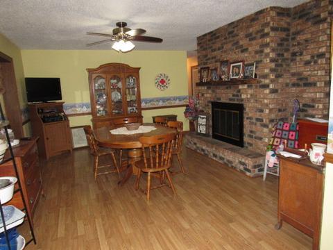 200 E Market St, Dewitt, IL 61735 photo 5