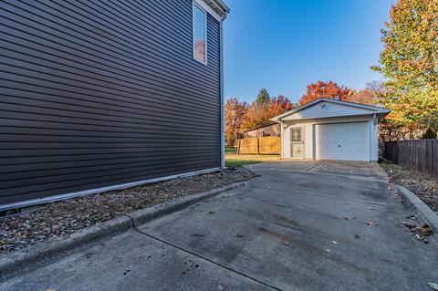 810 Devonshire Dr, Champaign, IL 61820 photo 10