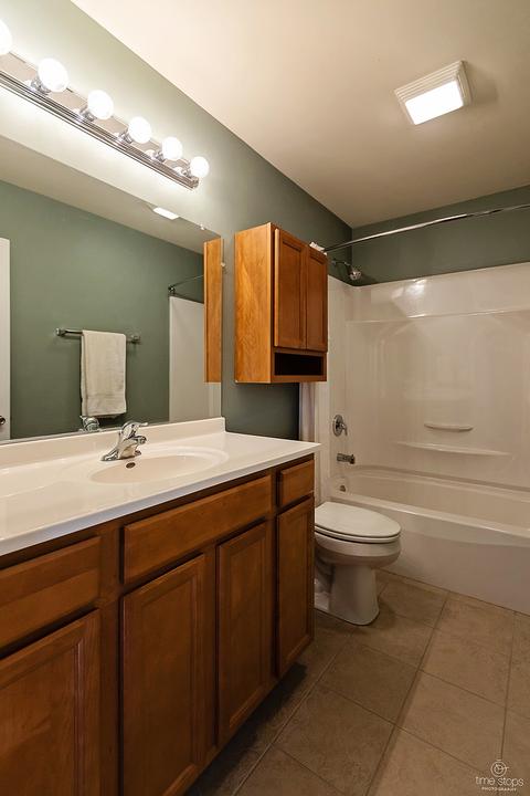23 Thrush Rd, Carpentersville, IL 60110 photo 9