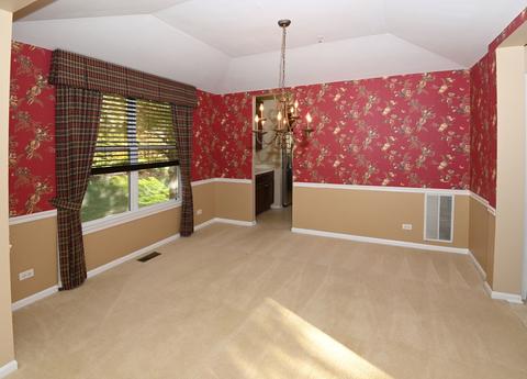 1700 White Oak Ln, Hoffman Estates, IL 60192 photo 4