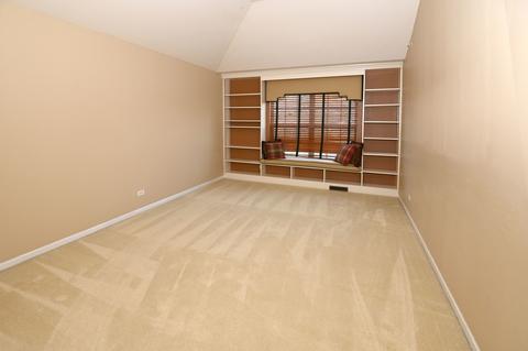 1700 White Oak Ln, Hoffman Estates, IL 60192 photo 18