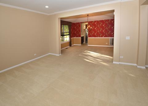 1700 White Oak Ln, Hoffman Estates, IL 60192 photo 3