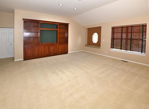 1700 White Oak Ln, Hoffman Estates, IL 60192 photo 14