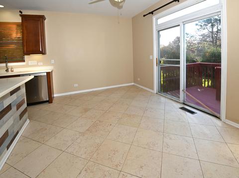 1700 White Oak Ln, Hoffman Estates, IL 60192 photo 8