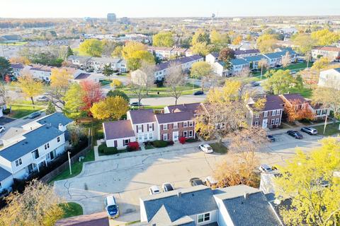 1847 Grantham Pl, Hoffman Estates, IL 60169 photo 2