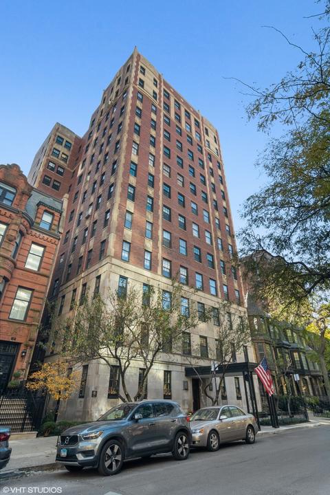 73 Elm St #5D, Chicago, IL 60611 photo 1