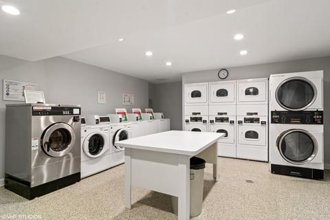 73 Elm St #5D, Chicago, IL 60611 photo 23
