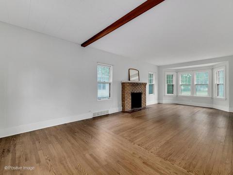 323 E Jefferson Ave, Wheaton, IL 60187 photo 4