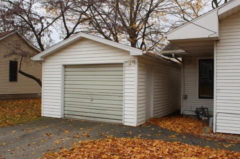 317 W Wall St, Morrison, IL 61270 photo 3