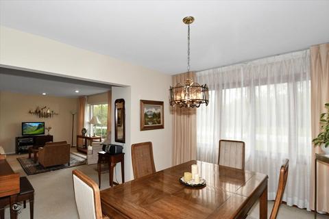 7511 Eleanor Pl, Willowbrook, IL 60527 photo 16