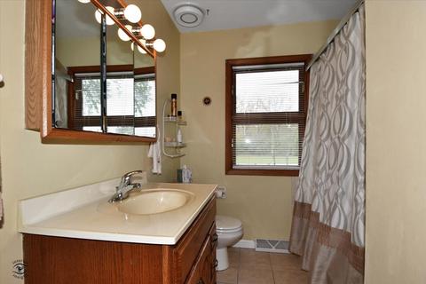 7511 Eleanor Pl, Willowbrook, IL 60527 photo 21