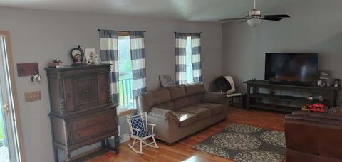 2718 Lundgren Rd, Pecatonica, IL 61063 photo 9